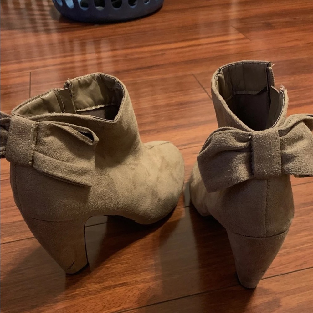 BOOTIES - Picture 2 of 2